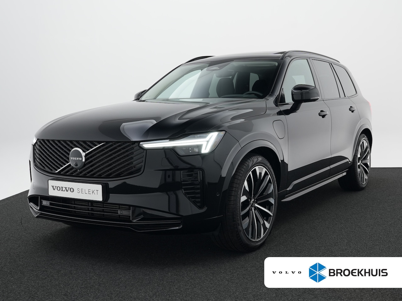 Volvo XC90 - Ultra Dark Recharge Plug-In Hybrid AWD | 21″ 5-Multi Spaaks Black Diamond Cut | Chassis, F - AutoWereld.nl