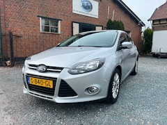 Ford Focus - 1.0 EcoBoost Titanium ( Navigatie + Cruise controle + Climate controle )