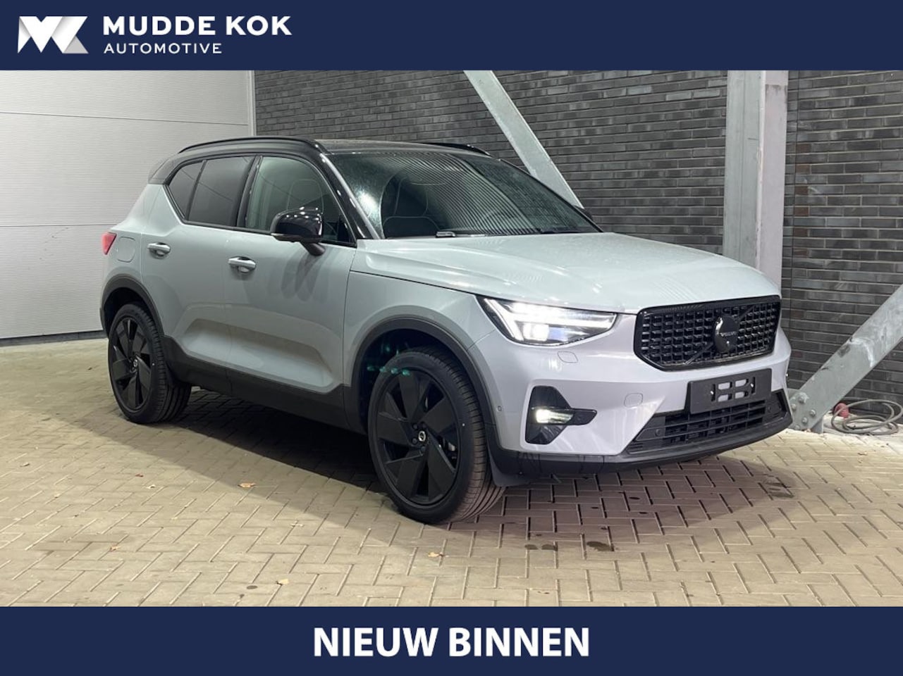 Volvo XC40 - B4 Ultra Black Edition | Panoramadak | Trekhaak | 360° Camera | ACC | Stoel+Stuurverwarmin - AutoWereld.nl