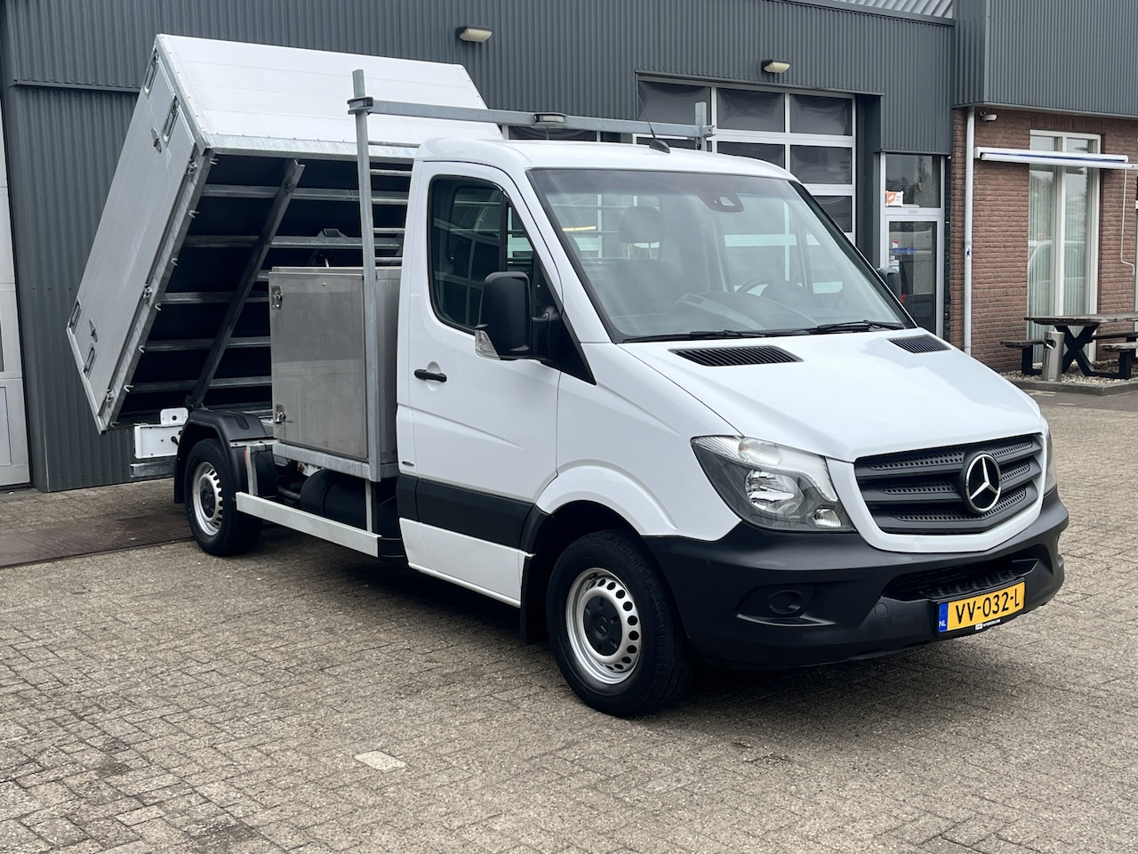 Mercedes-Benz Sprinter - 316 1.8 NGT 366 CNG en Benzine 157pk Automaat Pick-up Open laadbak Kipper Gereedschapskist - AutoWereld.nl