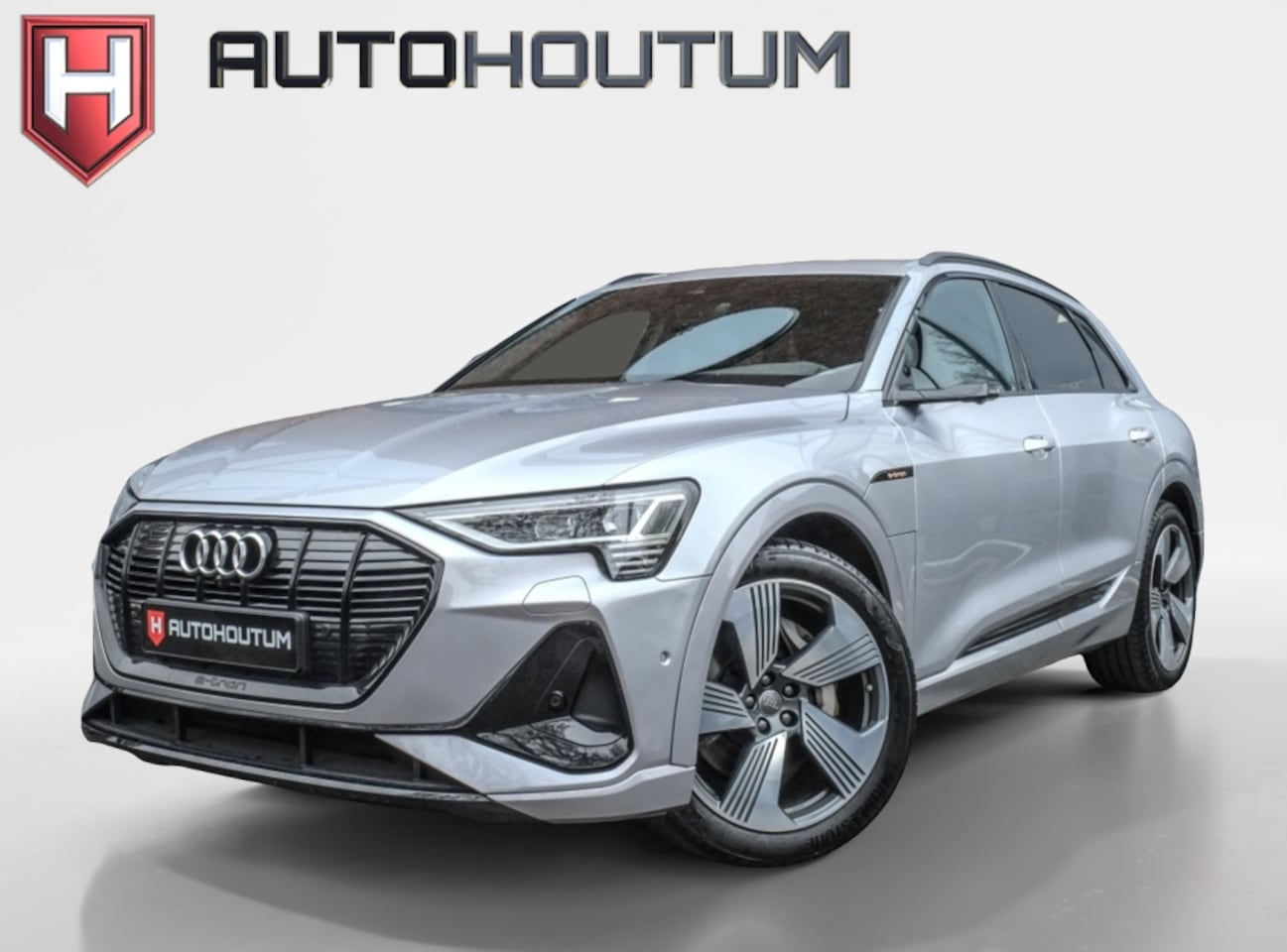 Audi e-tron - 55 quattro | Panoramadak | Trekhaak | S-line | Leder | 360 camer - AutoWereld.nl
