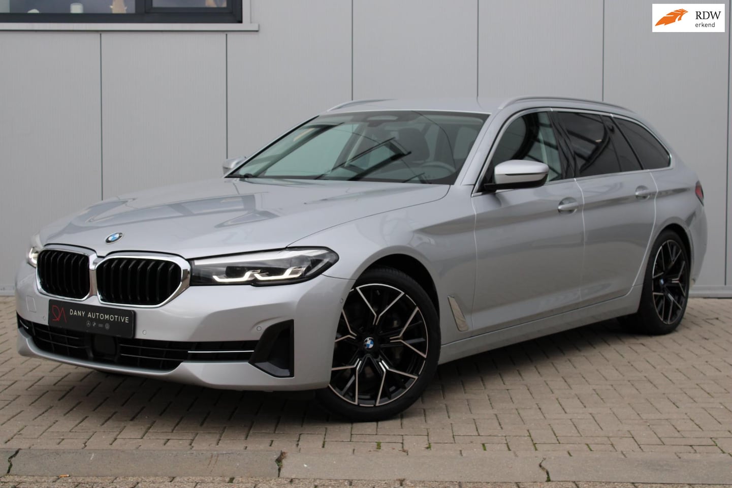 BMW 5-serie Touring - 530i Executive 1 Jaar GARANTIE ACC I VIRTUAL I CARPLAY I ELEK. TREKHAAK I LED I LEDER I DO - AutoWereld.nl