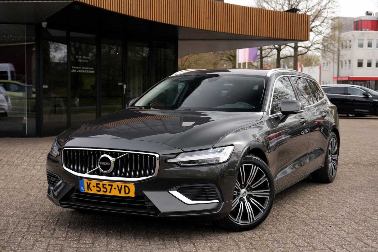 Volvo V60 - 2.0 T6 Recharge AWD Business Pro|PilotAssist|Rijklaar!|ACC|Trekhaak|Carplay|AndroidAuto|Ke - AutoWereld.nl