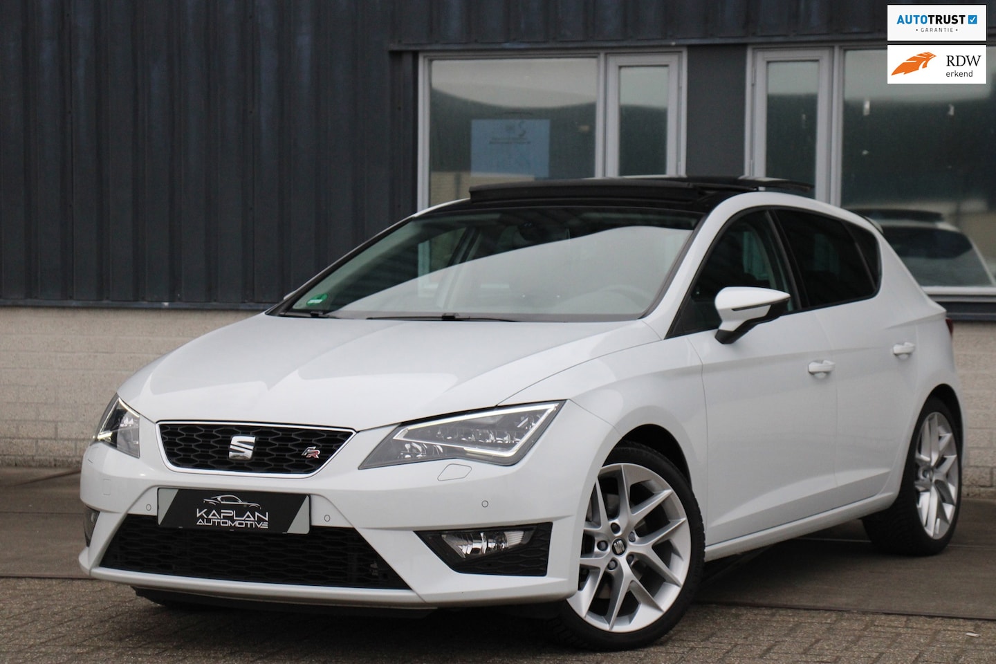SEAT Leon - 1.8 TSI FR Dynamic Pano Leder DSG Seat Sound LED Stoeverw Navi PSC - AutoWereld.nl