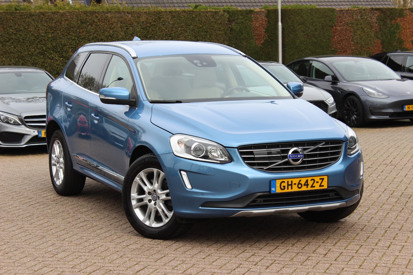 Volvo XC60 - 2.0 T5 FWD Summum / Trekhaak / Beige Leder / Navigatie / 18'' / Parkeerhulp V+A / Bliss / - AutoWereld.nl