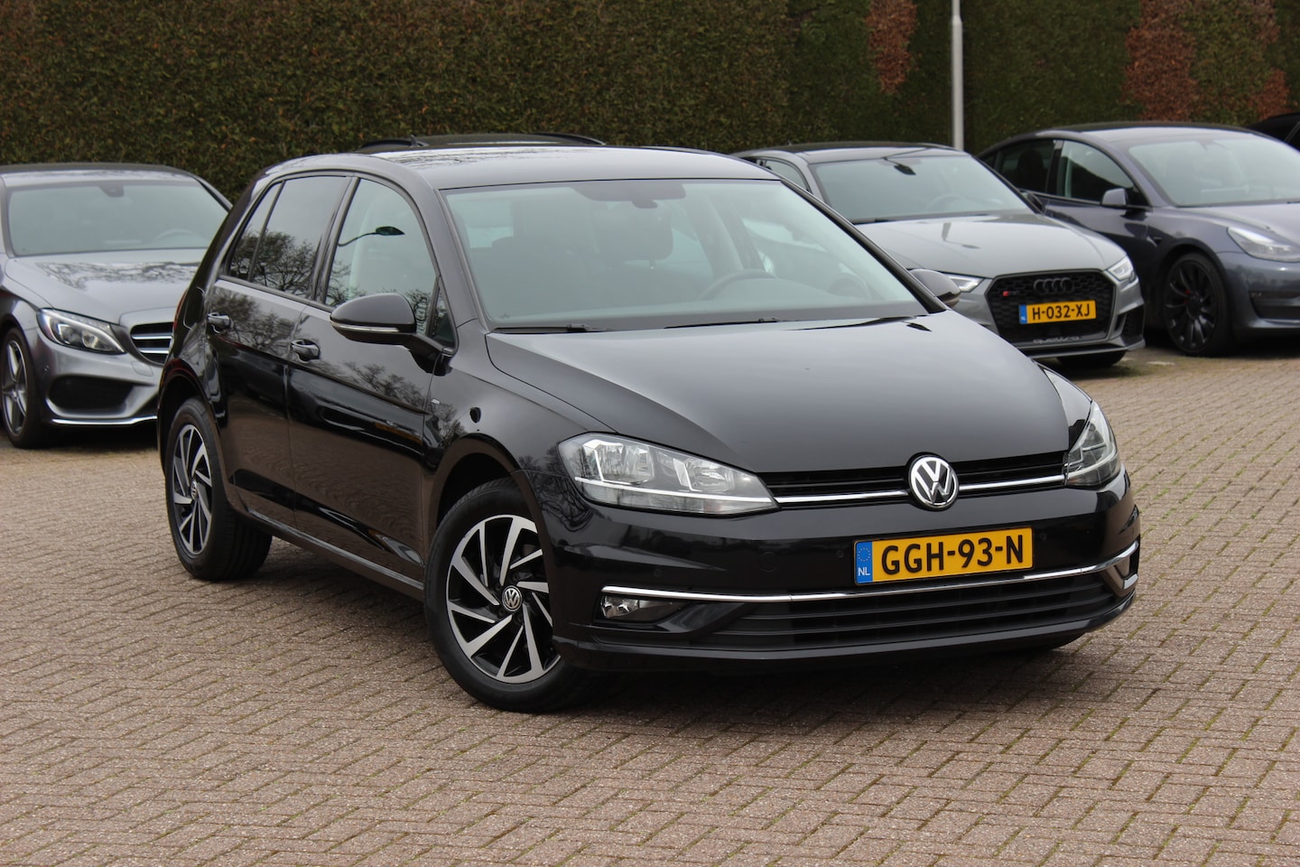Volkswagen Golf - 1.0 TSI Comfortline / Camera / CarPlay / 16'' / Navigatie / Parkeerhulp V+A / Getint glas - AutoWereld.nl