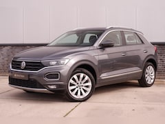 Volkswagen T-Roc - 1.5 TSI Sport LED | Trekhaak | Carplay | Camera | Virtual Cockpit | PDC