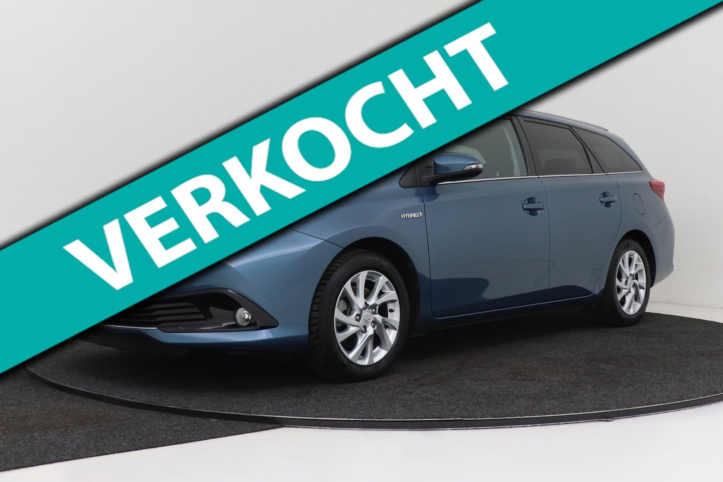 Toyota Auris - 1.8 Hybrid Lease Pro | Trekhaak | Panoramadak | Org NL | Navigatie | Climate Control | - AutoWereld.nl
