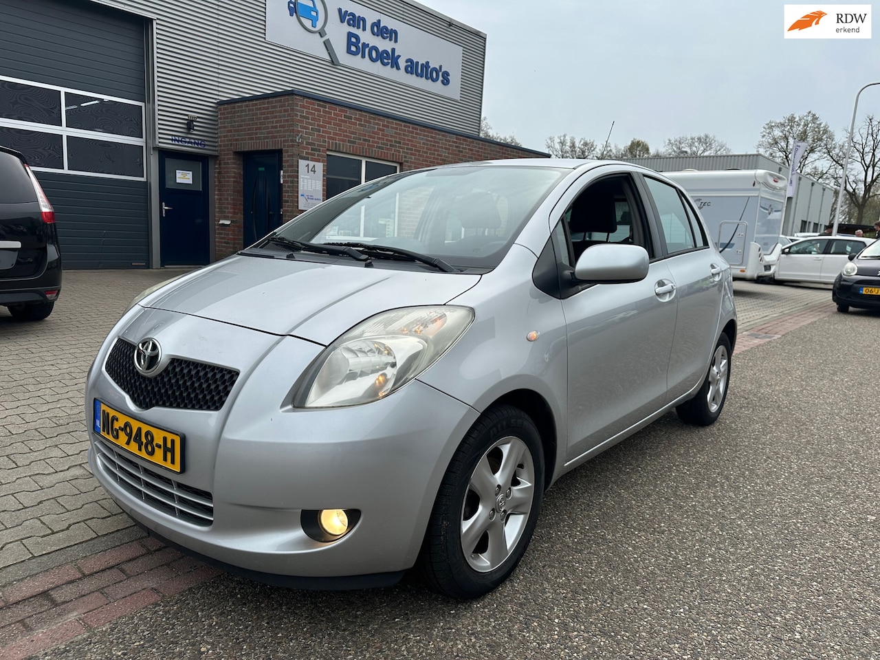Toyota Yaris - 1.3 VVT-i Terra 1.3 VVTi Terra - AutoWereld.nl
