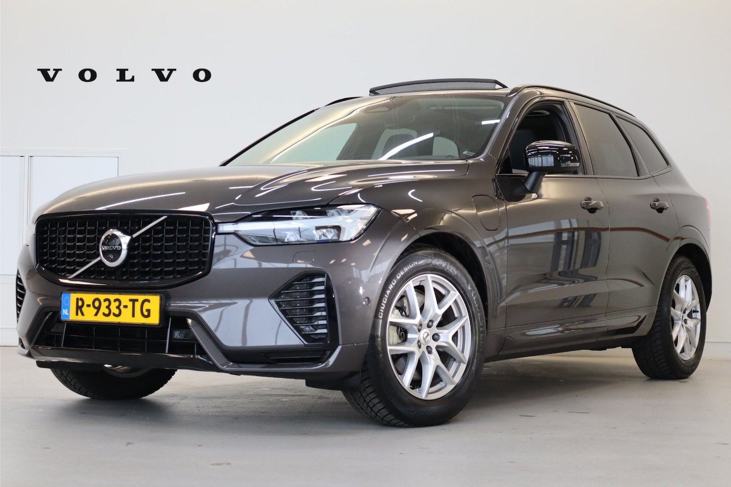Volvo XC60 - T8 455PK Ultimate Dark | 360º | Luchtvering | Trekhaak | Getint Glas | Panoramadak | Memor - AutoWereld.nl