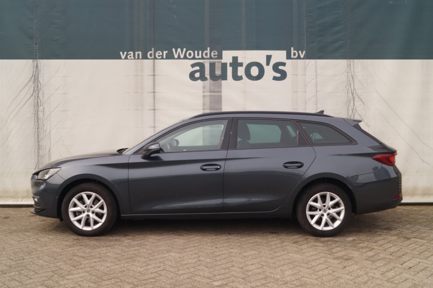 SEAT Leon Sportstourer - 1.0 TSI 110pk Style Business Intense -NAVI-ECC-CAM- - AutoWereld.nl