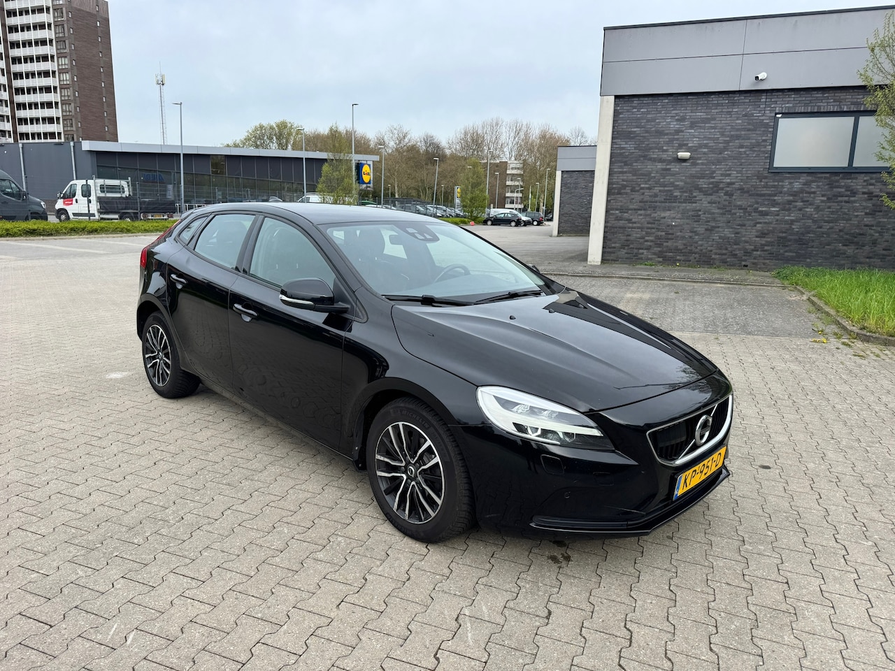 Volvo V40 - 2.0 D2 Momentum 2.0 D2 Momentum - AutoWereld.nl