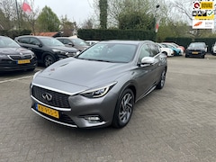 Infiniti Q30 - 1.6t Premium , automaat , leer, navigatie, pdc voor en achter met camera