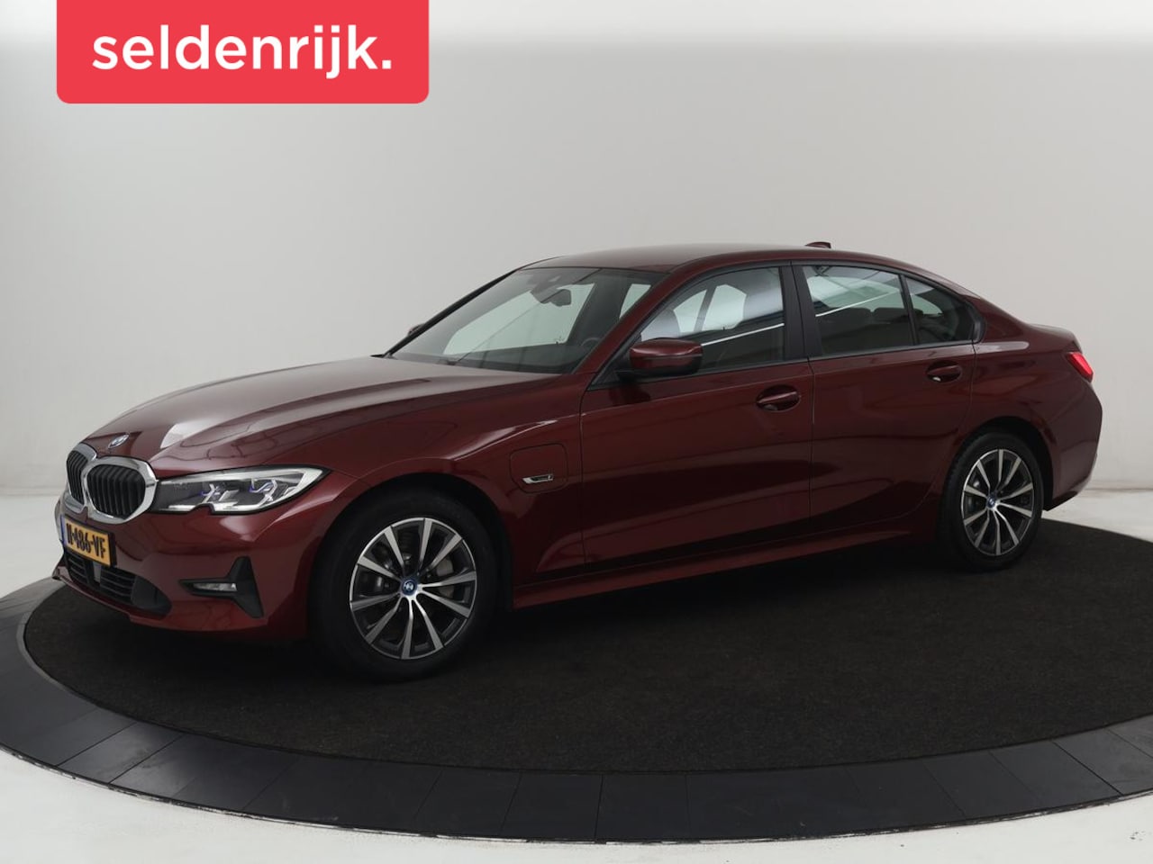 BMW 3-serie - 330e Business Edition Plus | Sportstoelen | Leder | Adaptive cruise | Stoelverwarming | Ca - AutoWereld.nl