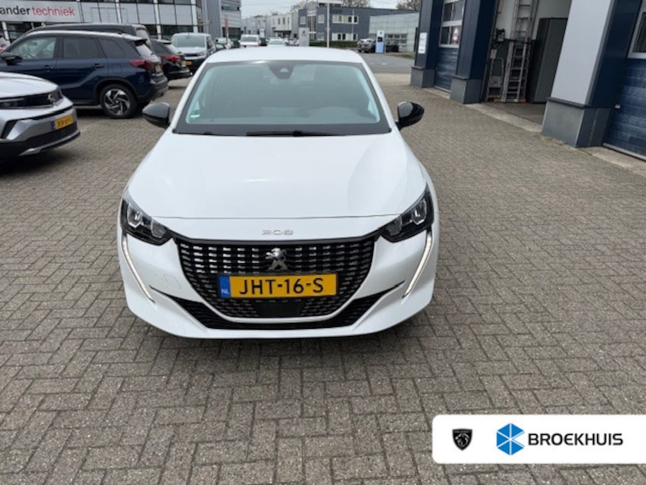 Peugeot 208 - 1.2 PureTech Allure Pack | Achteruitrijcamera | Airco (automatisch) | Apple Carplay/Androi - AutoWereld.nl
