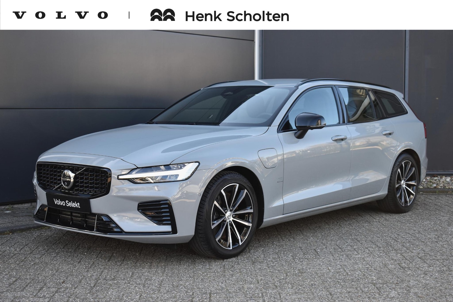 Volvo V60 - T6 Plug-in hybrid AWD Plus Dark | Trekhaak | 360 graden camera | Verwarmbare voorstoelen, - AutoWereld.nl
