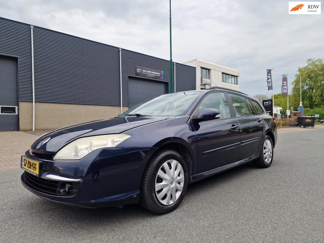 Renault Laguna Estate - 2.0 dCi Expression CRUISE TREKHAAK 2 X SLEUTELS - AutoWereld.nl
