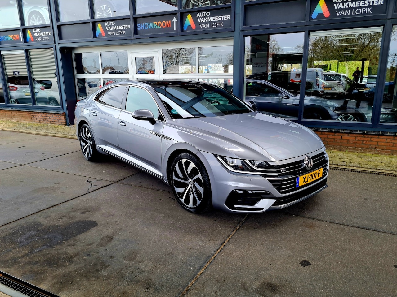 Volkswagen Arteon - 1.5 TSI 150pk 7-DSG Business R-Line Pano Trekh. All-in prijs + 6 mnd garantie. - AutoWereld.nl