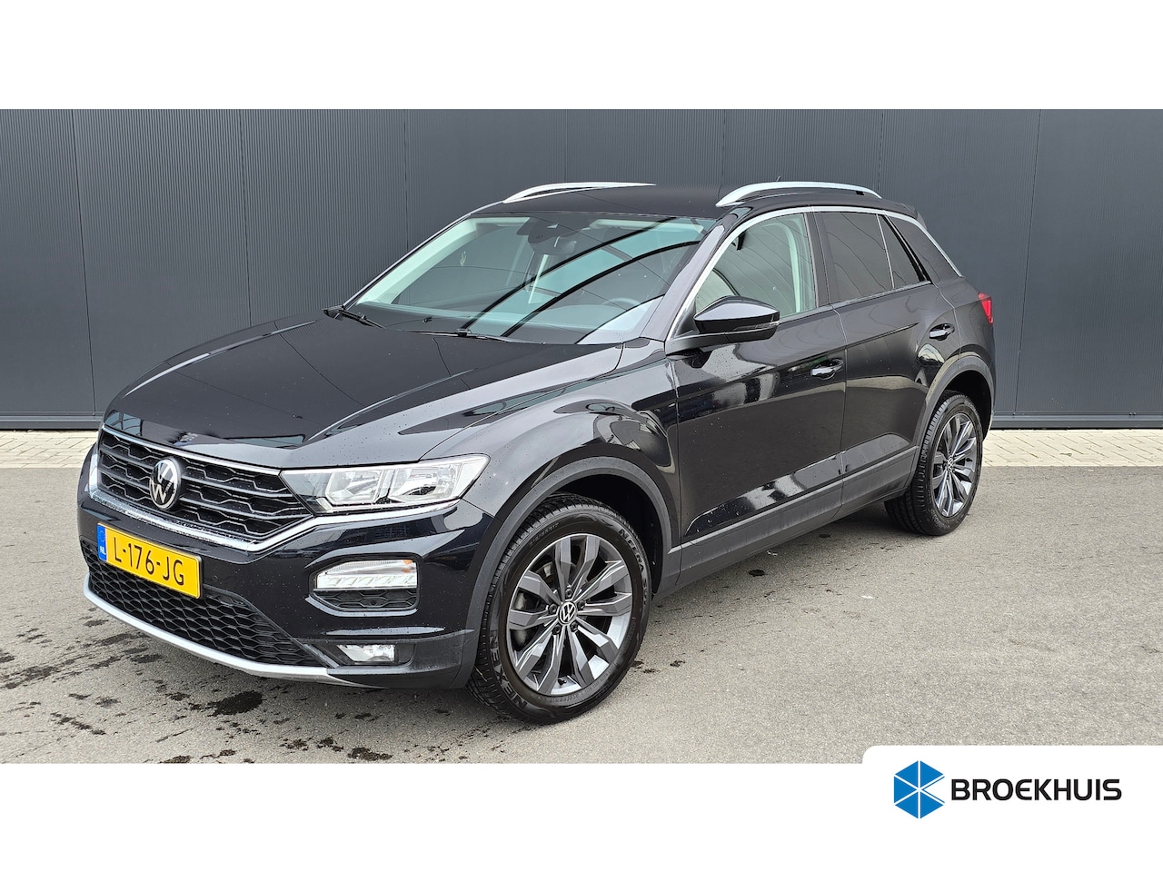 Volkswagen T-Roc - 1.0 TSI 110pk Style Business | Airco | Adaptive Cruise | Parkeerhulp V+A | 17" - AutoWereld.nl