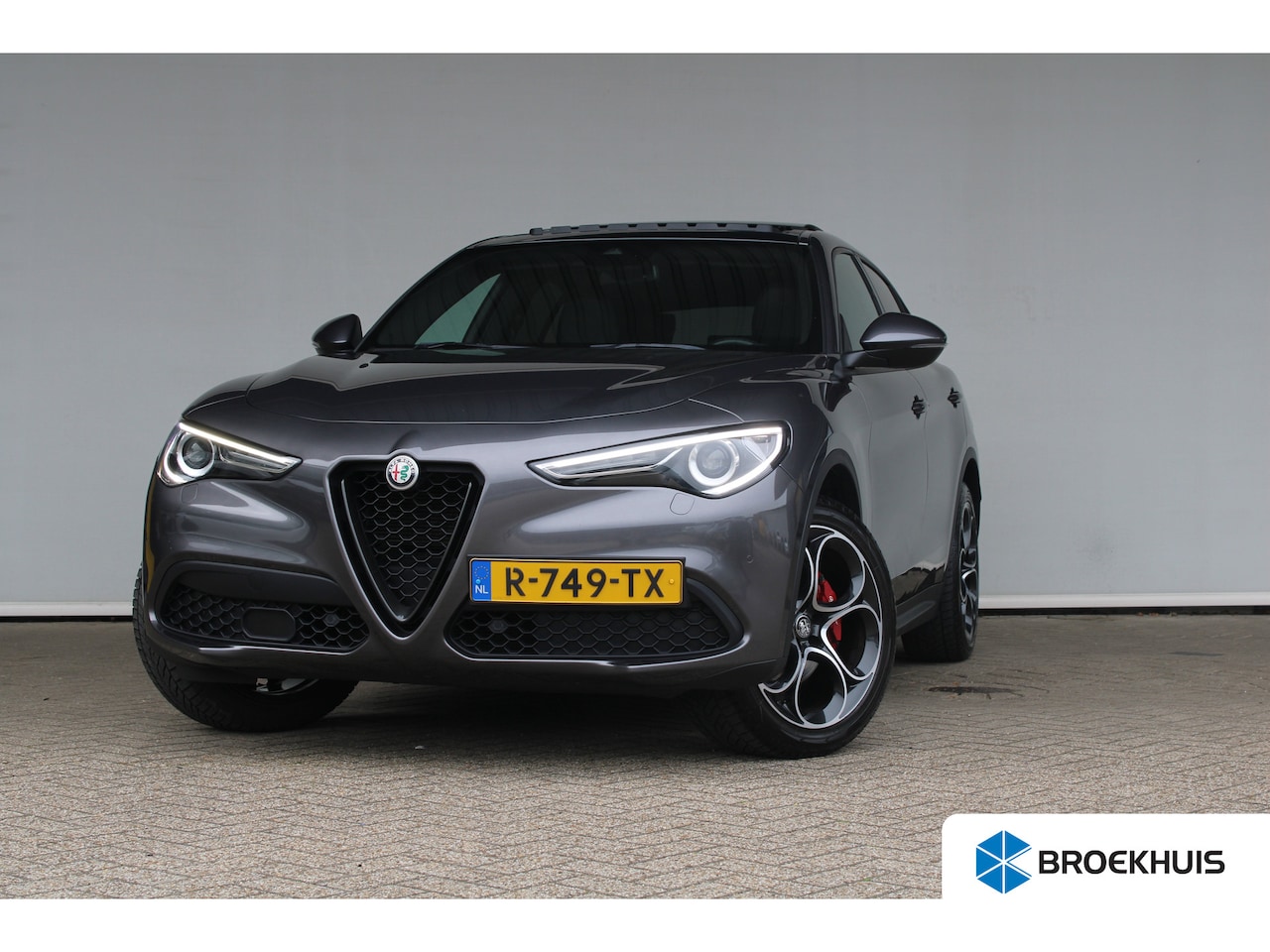 Alfa Romeo Stelvio - 2.0 T AWD Sprint | Panoramadak | Ledere bekleding | Trekhaak | Cruise control adaptief | C - AutoWereld.nl
