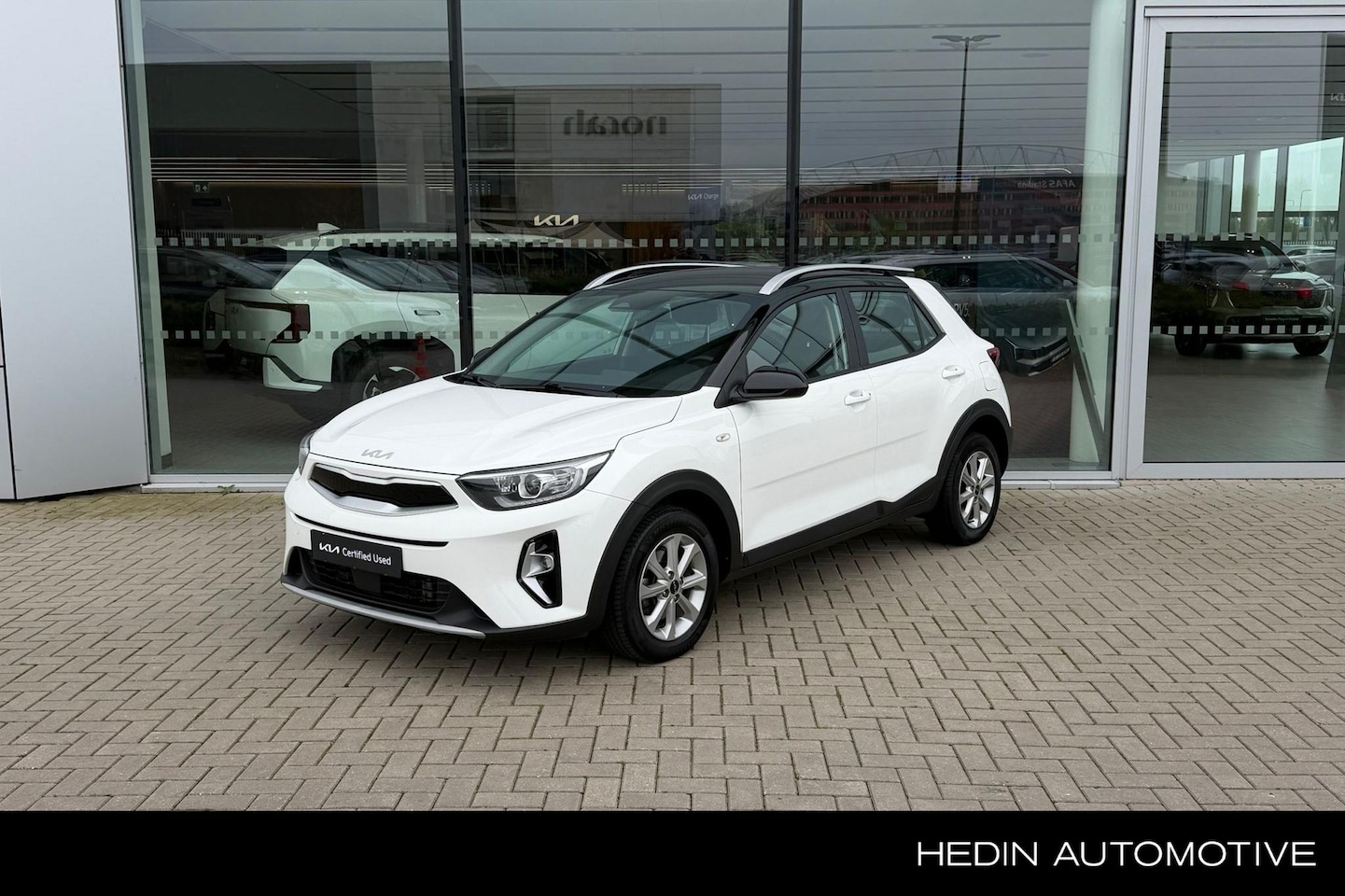 Kia Stonic - 1.0 Turbo DynamicLine | Bluetooth | Android Auto / Apple Carplay | Parkeersensoren achter - AutoWereld.nl