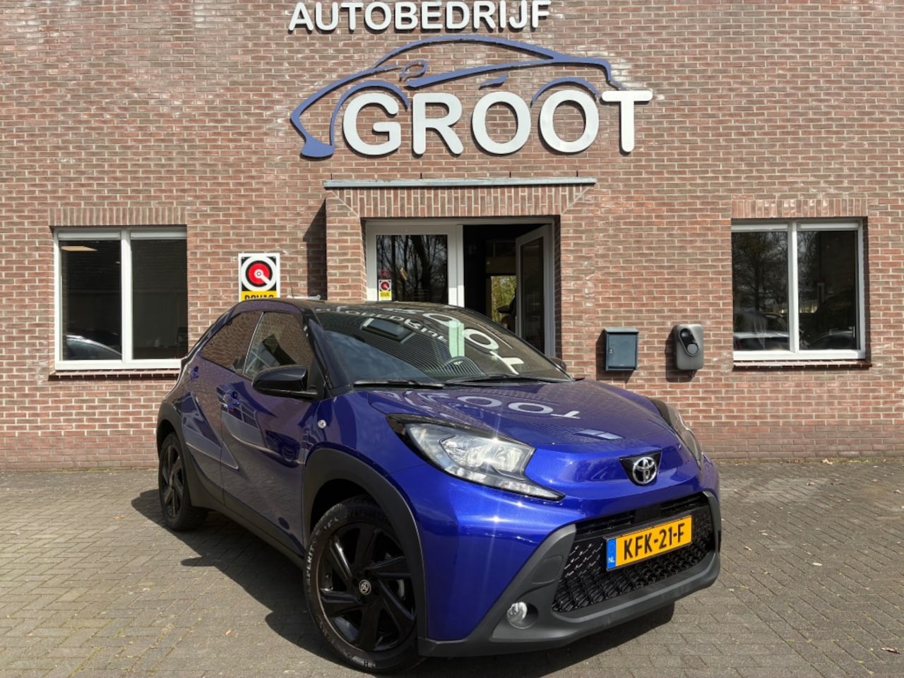 Toyota Aygo X - 1.0 VVT-I S-CVT FIRST! AUTOMAAT/CAMERA/CARPLAY/CRUISE - AutoWereld.nl