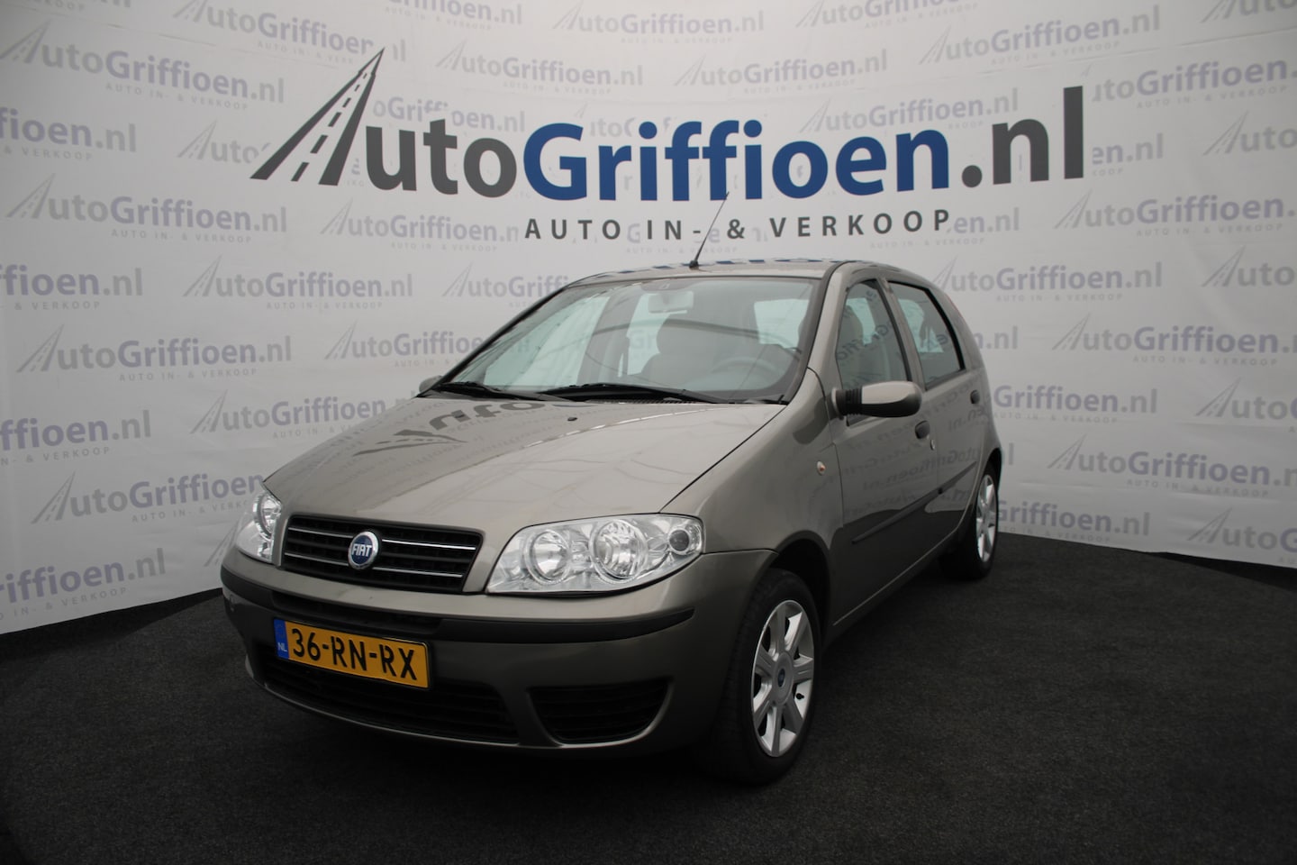 Fiat Punto - 1.4-16V Young zeer nette 5-deurs met NAP - AutoWereld.nl