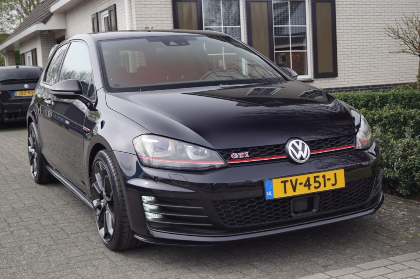 Volkswagen Golf - GTI Performance 2.0 TSI (300pk) Custom uitlaat/ACC/Dynaudio/Keyless/Xenon/Navi Pro - AutoWereld.nl