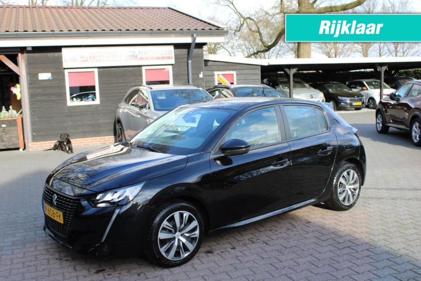 Peugeot 208 - 1.2 PureTech Blue Lease Active - PDC / NAVI / AIRCO / CRUISE / CARPLAY - AutoWereld.nl