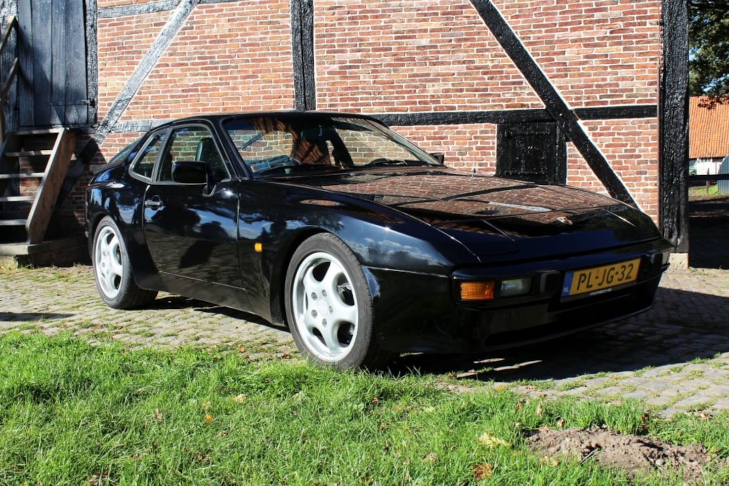 PORSCHE 944