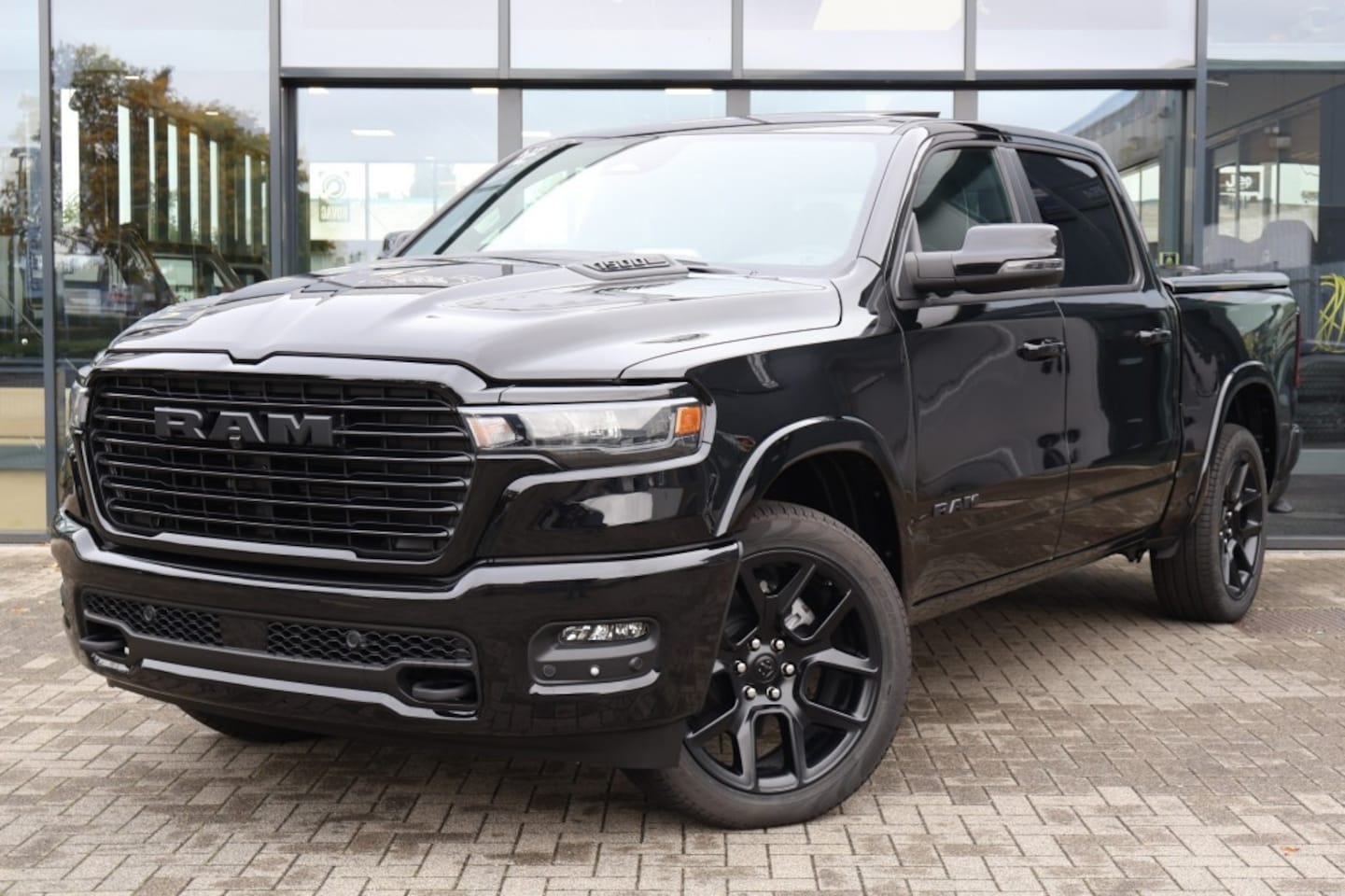Dodge Ram 1500 - 1500 3.0 L6 LARAMIE SPORT NIGHT incl. Laadbakdeksel + Trekhaak - AutoWereld.nl