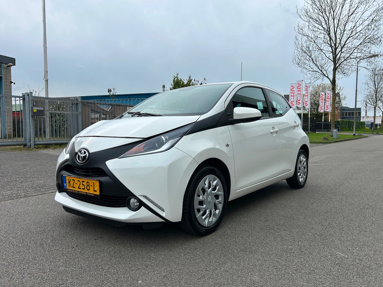 Toyota Aygo - 1.0 VVT-i x-play Camera/Navi/Led/Carplay/Airco - AutoWereld.nl