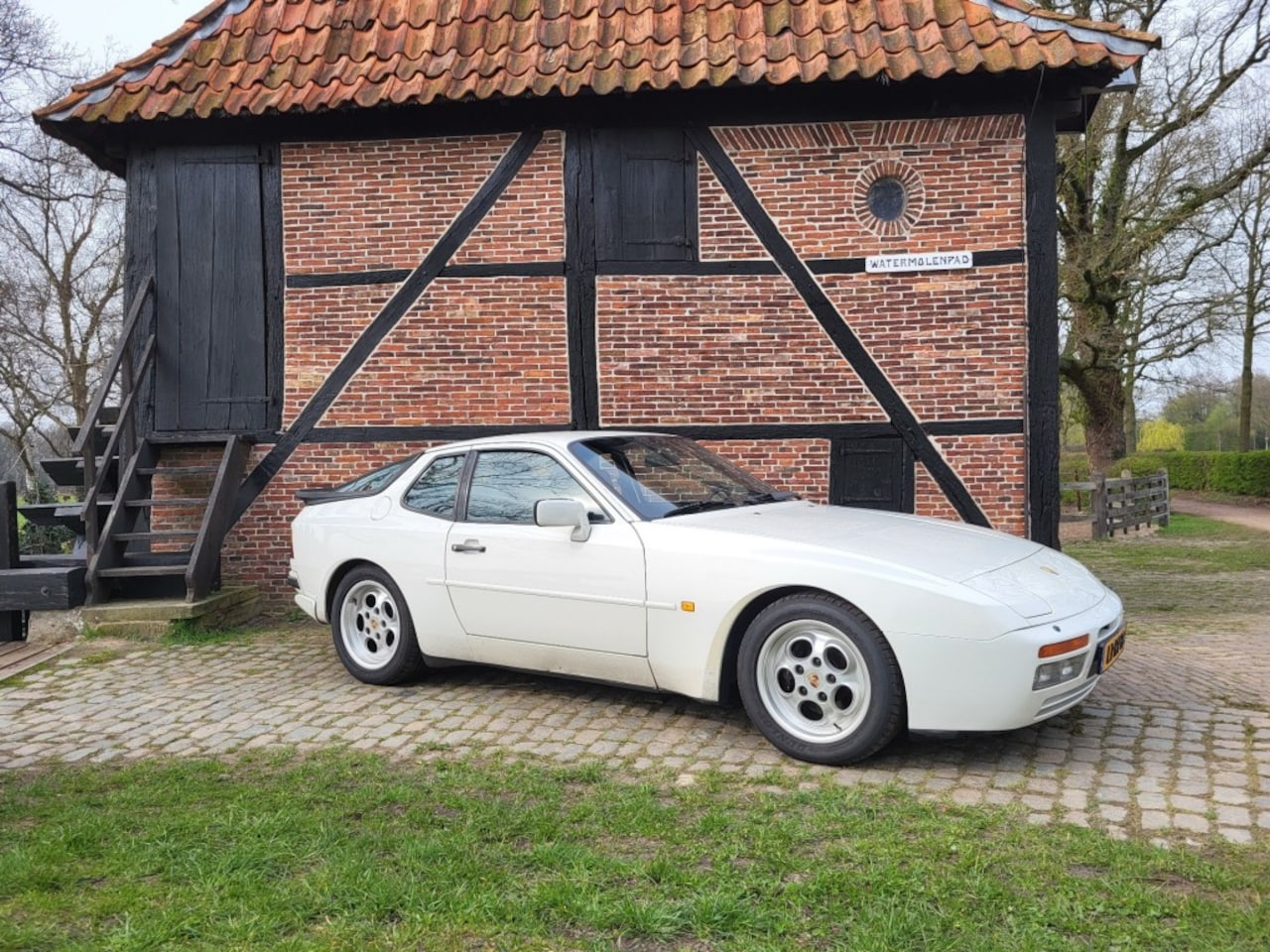 PORSCHE 944 TURBO