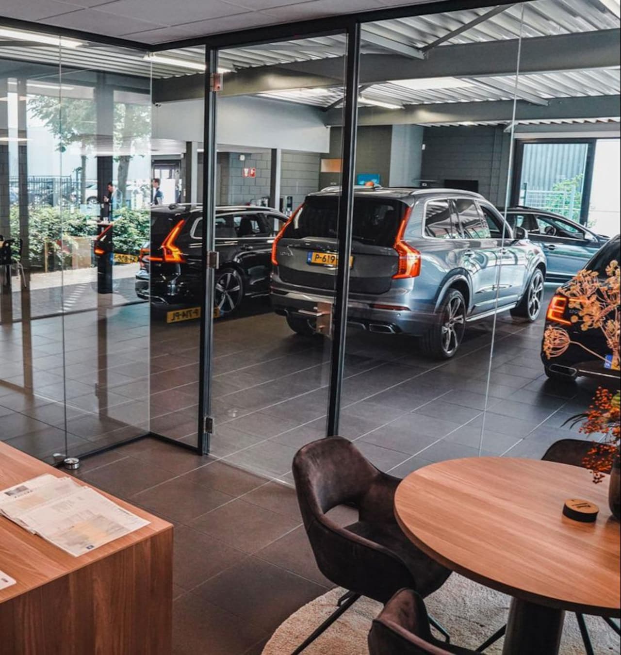 Volvo XC60 - 2.0 D4 FWD Summum Panodak/Trekhaak/Cruise etc. - AutoWereld.nl