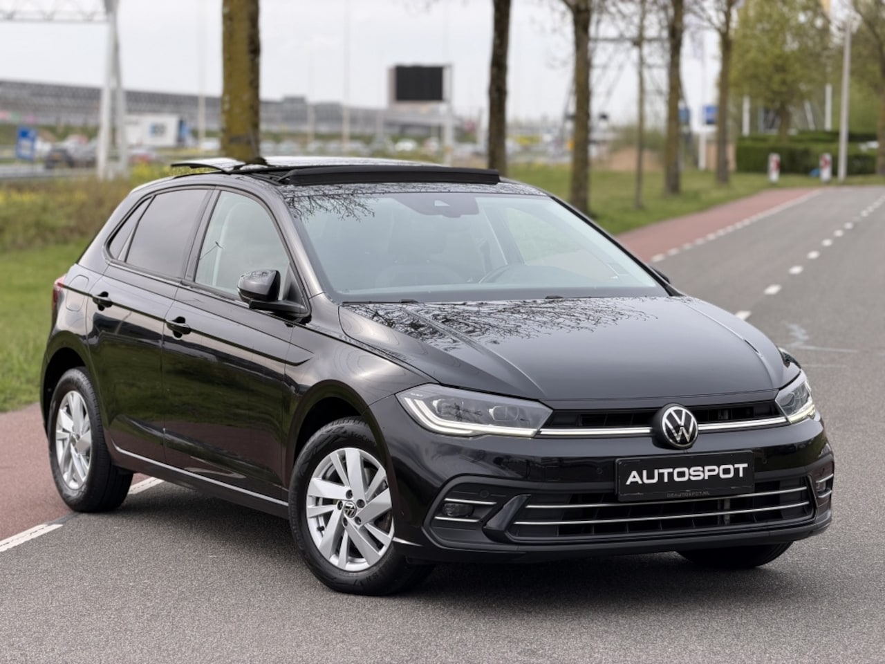 Volkswagen Polo - 1.0 TSI Style DSG Pano Virtual IQ Light Trekhaak - AutoWereld.nl