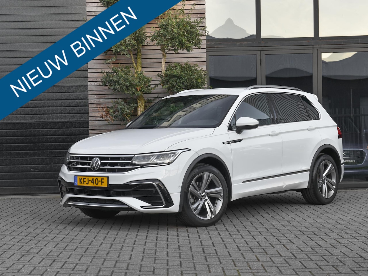 Volkswagen Tiguan - 1.5 TSI R-Line Navi Camra ACC 19 Inch Velgen - AutoWereld.nl