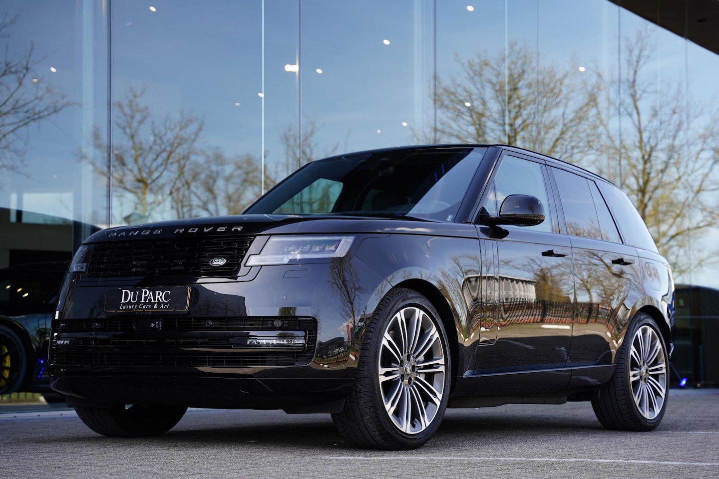 Land Rover Range Rover - P 440 SE Zwart Leder / 23 Inch / Panoramadak - AutoWereld.nl