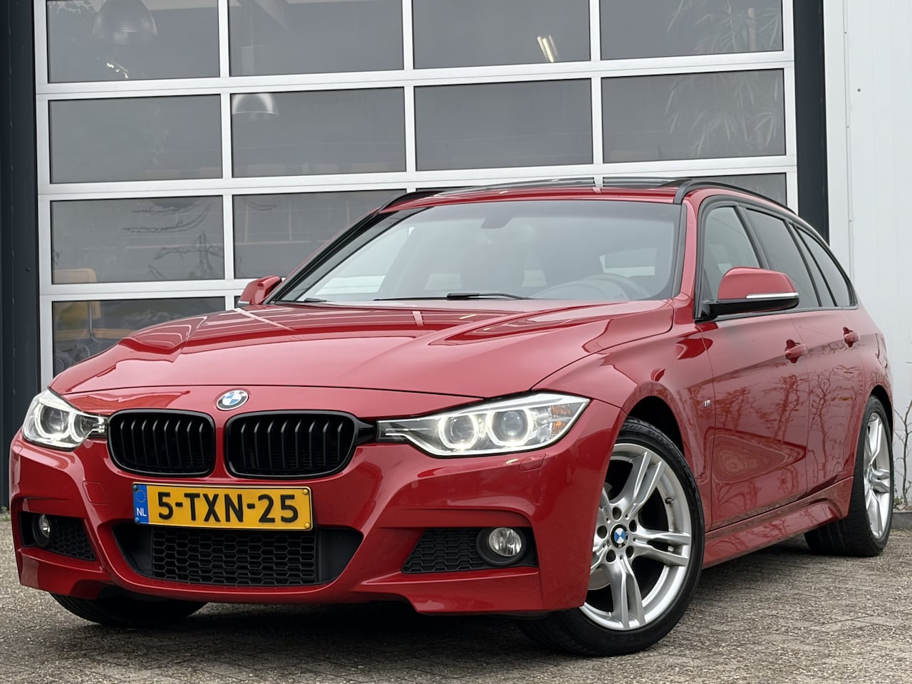 BMW 3-serie Touring - 316i High Executive 136pk | M Sportpakket | Bi-xenon koplampen | Cruise control | Elektris - AutoWereld.nl