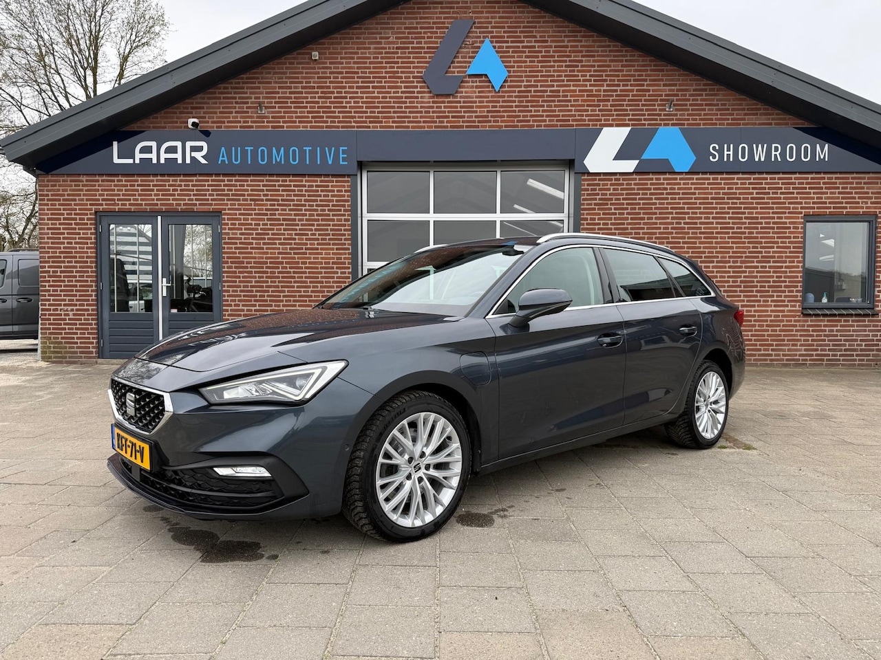 SEAT Leon Sportstourer - 1.4 TSI 204PK eHybrid PHEV Excellence Navi | Camera | ACC | Elek. Trekhaak - AutoWereld.nl