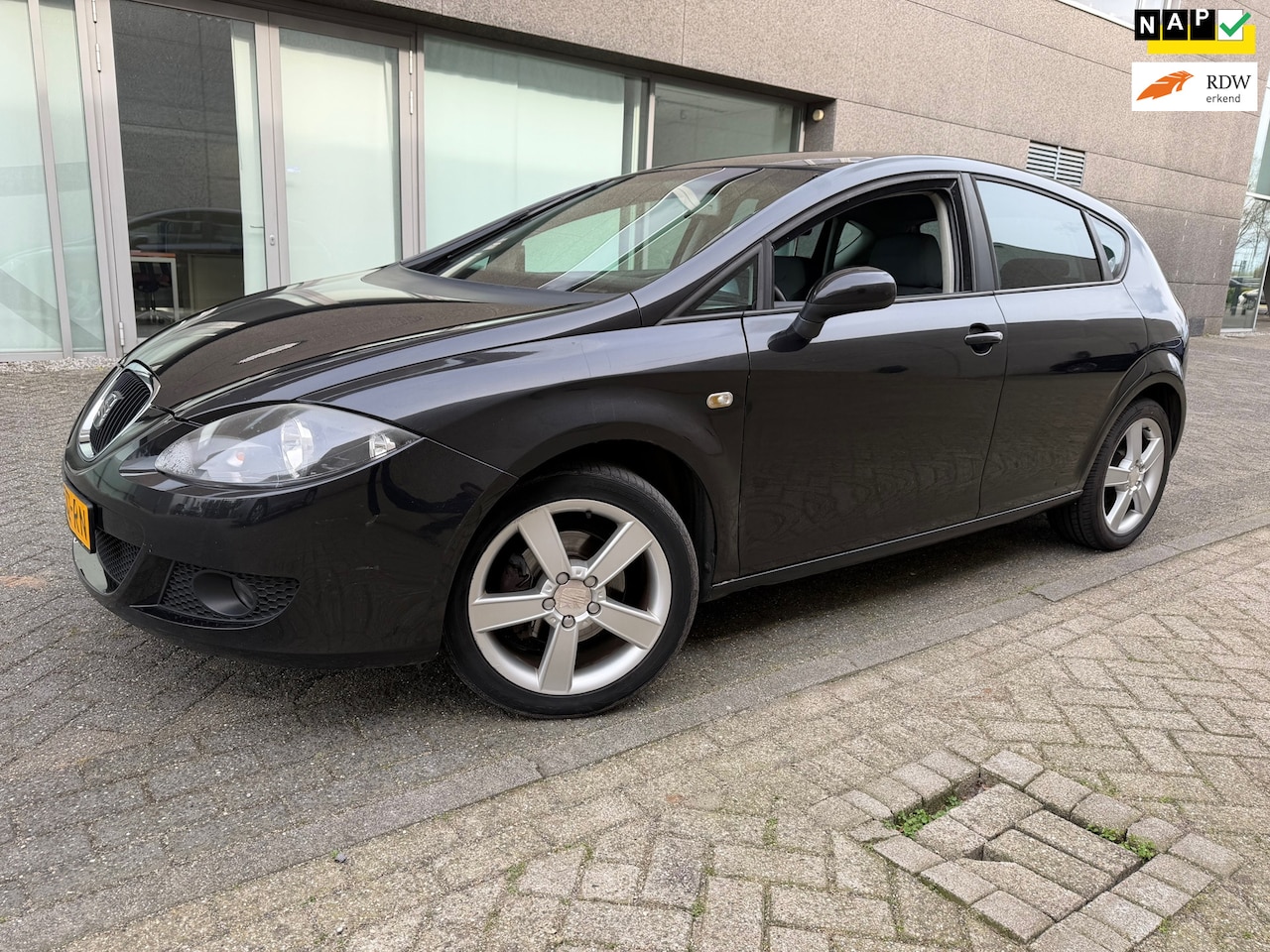 SEAT Leon - 2.0 FSI Businessline CLIMAT BJ 3-2004 APK 9-2026 - AutoWereld.nl