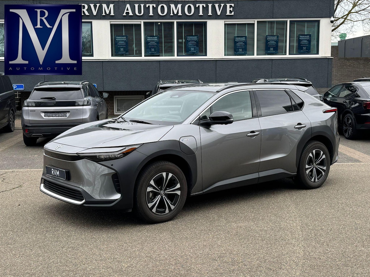 Toyota bZ4X - Premium 71 kWh VAN: 39.900,- VOOR: 36.877,- UW LENTEVOORDEEL: 3.023,- | MEGA VOLLE AUTO | - AutoWereld.nl