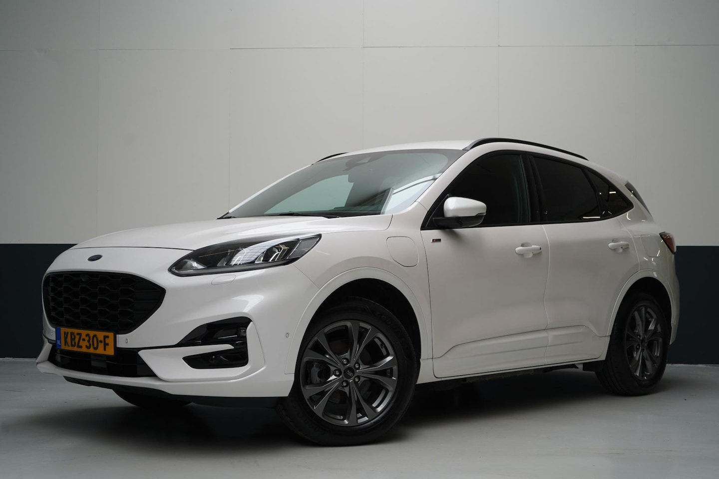 Ford Kuga - 2.5 PHEV ST-Line | Blind spot | Navigatie | Adaptive cruise | Camera | Apple Carplay | Key - AutoWereld.nl