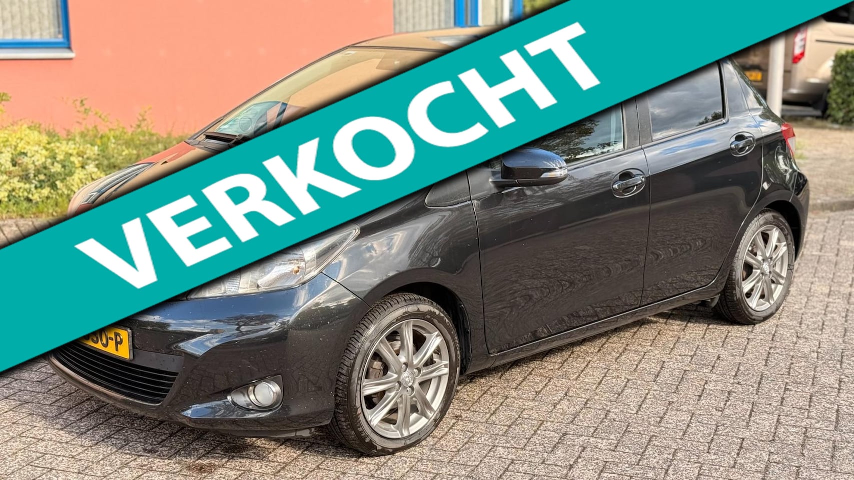 Toyota Yaris - 1.3 VVT-i Aspiration (Panoramadak, Camera) - AutoWereld.nl