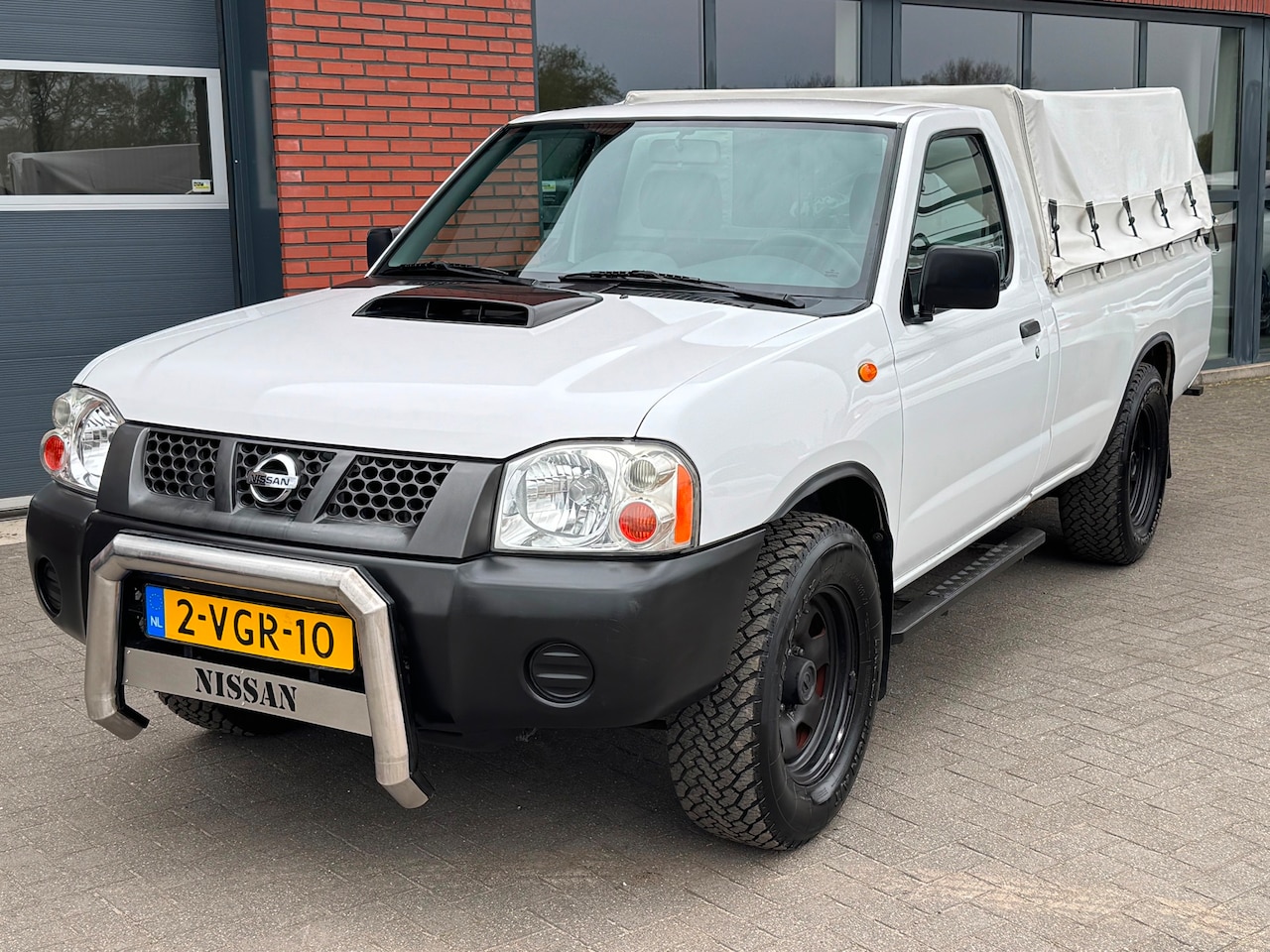NISSAN NP 300