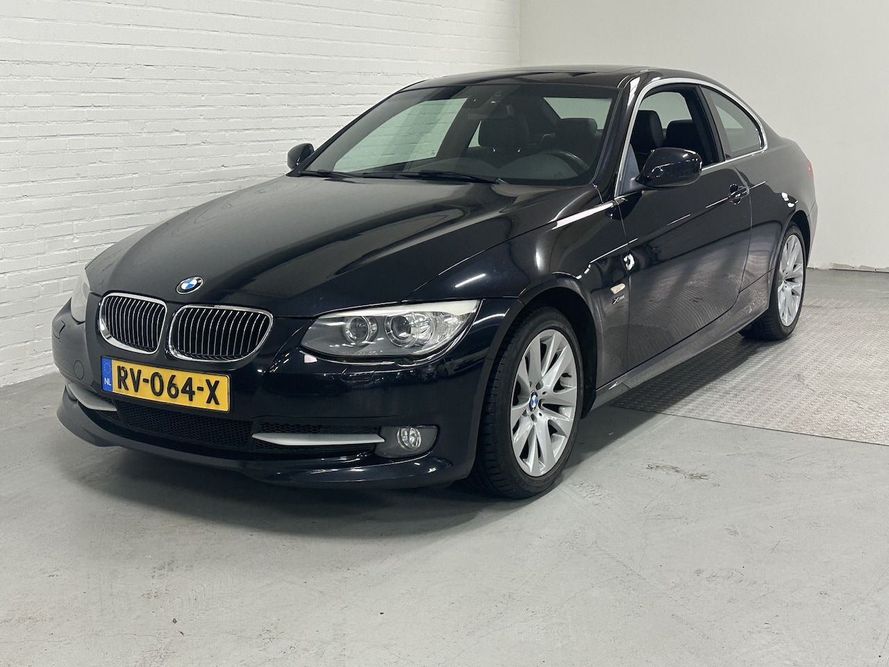 BMW 3-serie Coupé - 330xi High Executive LEER /CRUISE / CLIMA / NAVI Loopt en schakelt goed - AutoWereld.nl