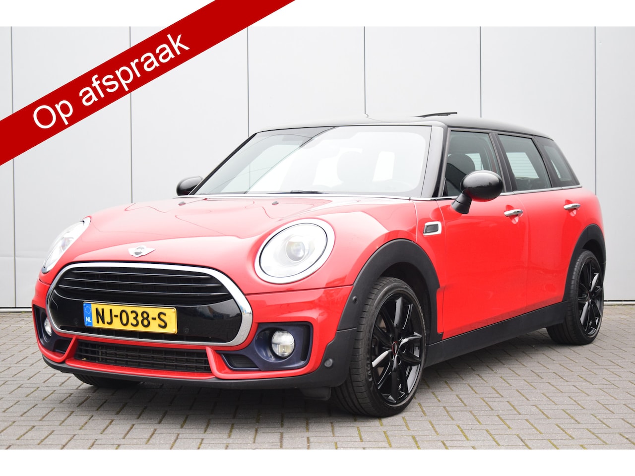 MINI Clubman - Mini 1.5 Cooper Chili Business Plus JCW Chilli/pakket Leer/Verwarmd Pano/dak - AutoWereld.nl