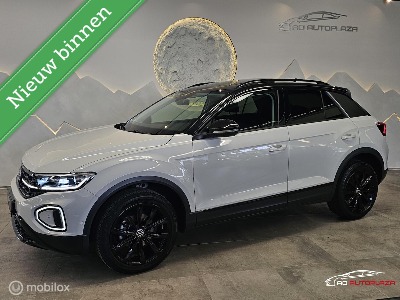 Volkswagen T-Roc - 1.5 TSI Style Ascot grey/Panorama/Keyless/IQ Light/Black Style - AutoWereld.nl