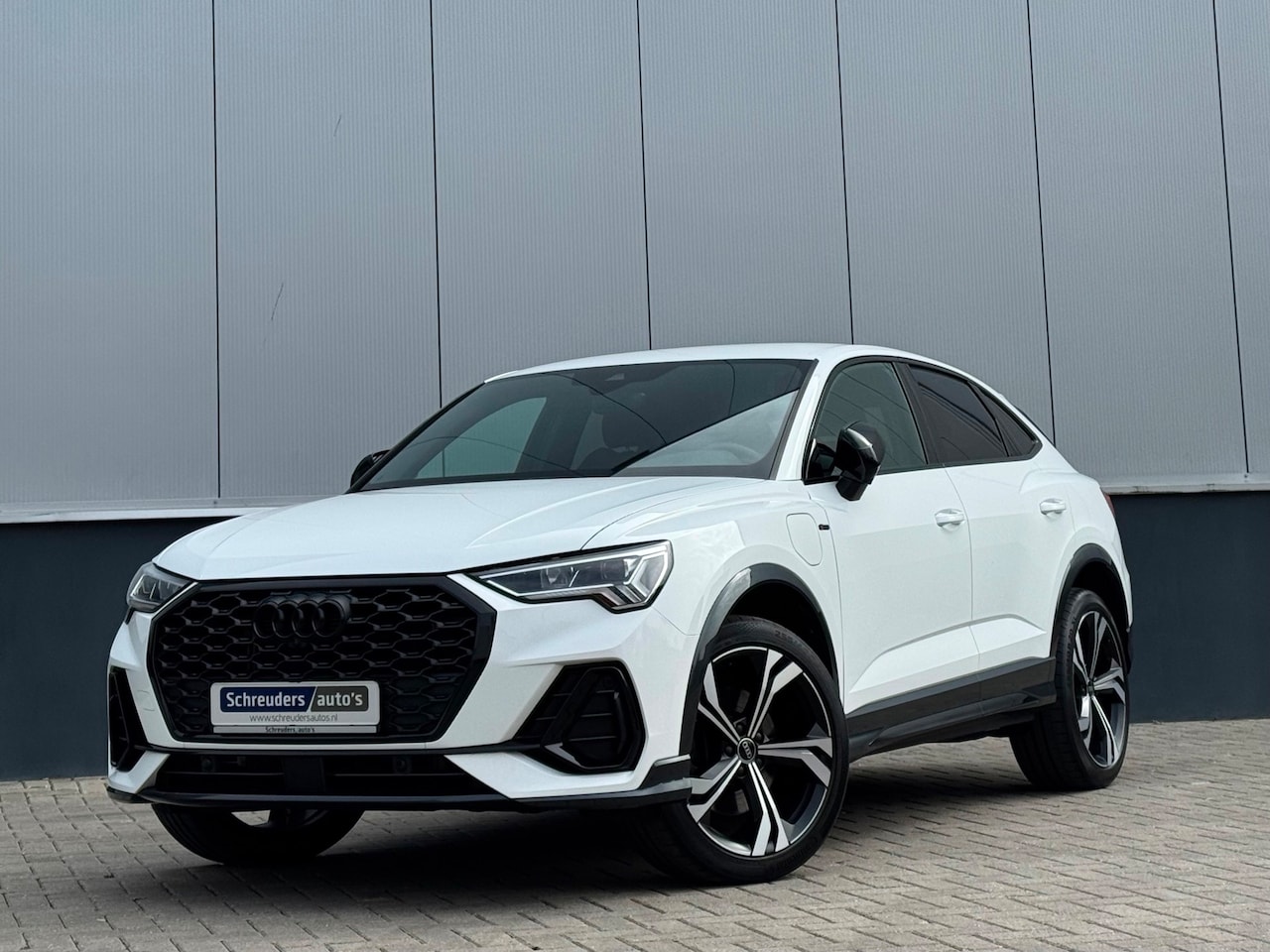 Audi Q3 Sportback - 45 TFSI e Hybrid 3x S-Line Black Edition. ACC 360 camera 20 inch Carbon - AutoWereld.nl