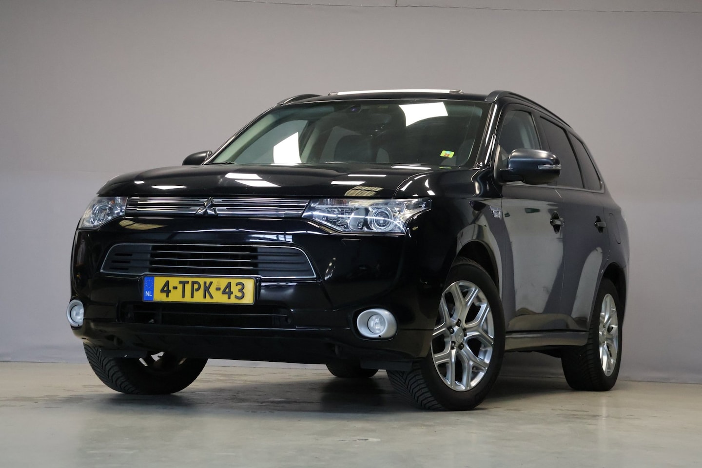 Mitsubishi Outlander - 2.0 PHEV instyle |Open Dak|Leder|Climate| - AutoWereld.nl