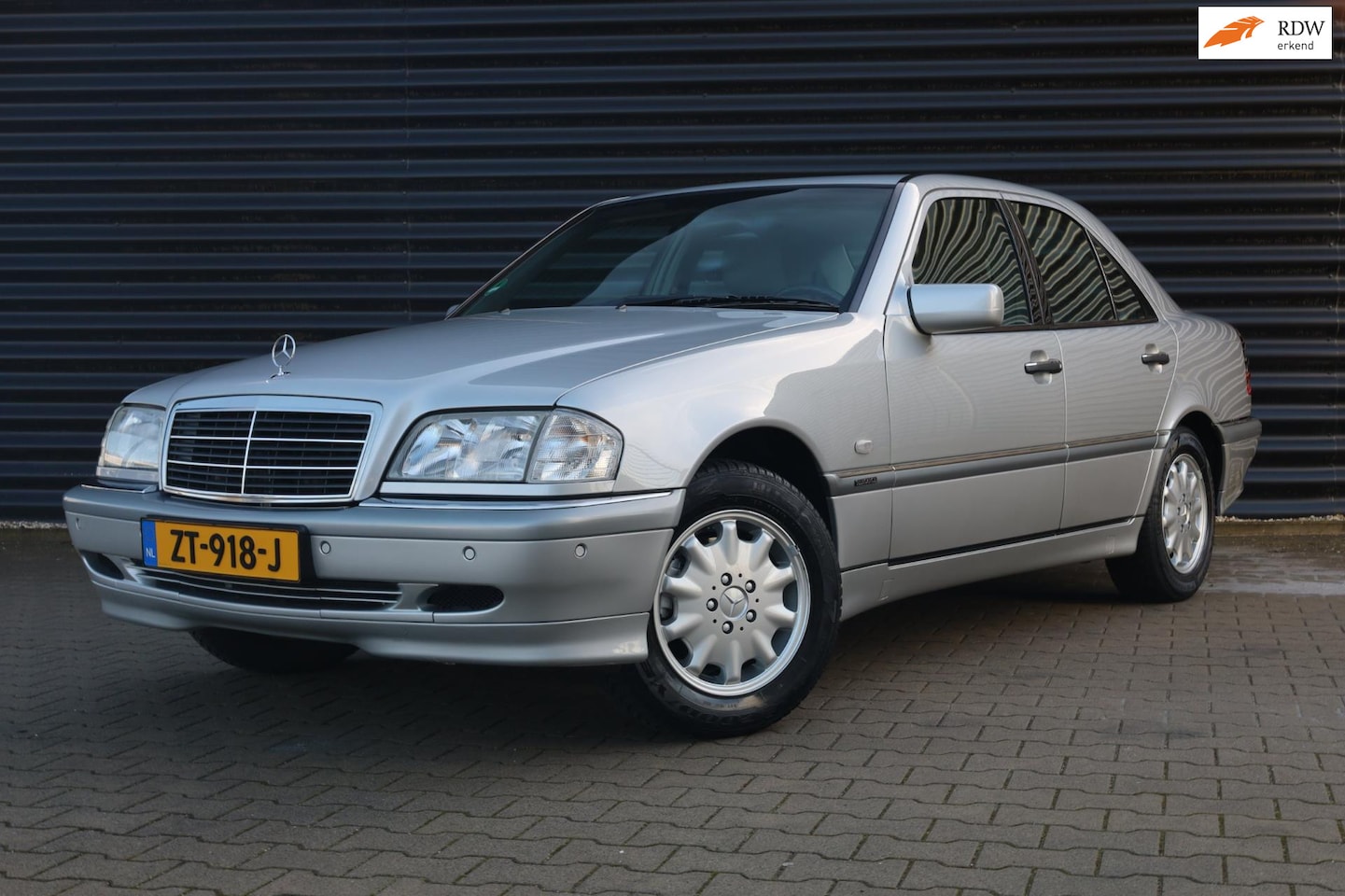Mercedes-Benz C-klasse - 240 ELEGANCE / ELEKTRISCHE RAMEN / AIRCO / ORIGINELE STAAT! - AutoWereld.nl